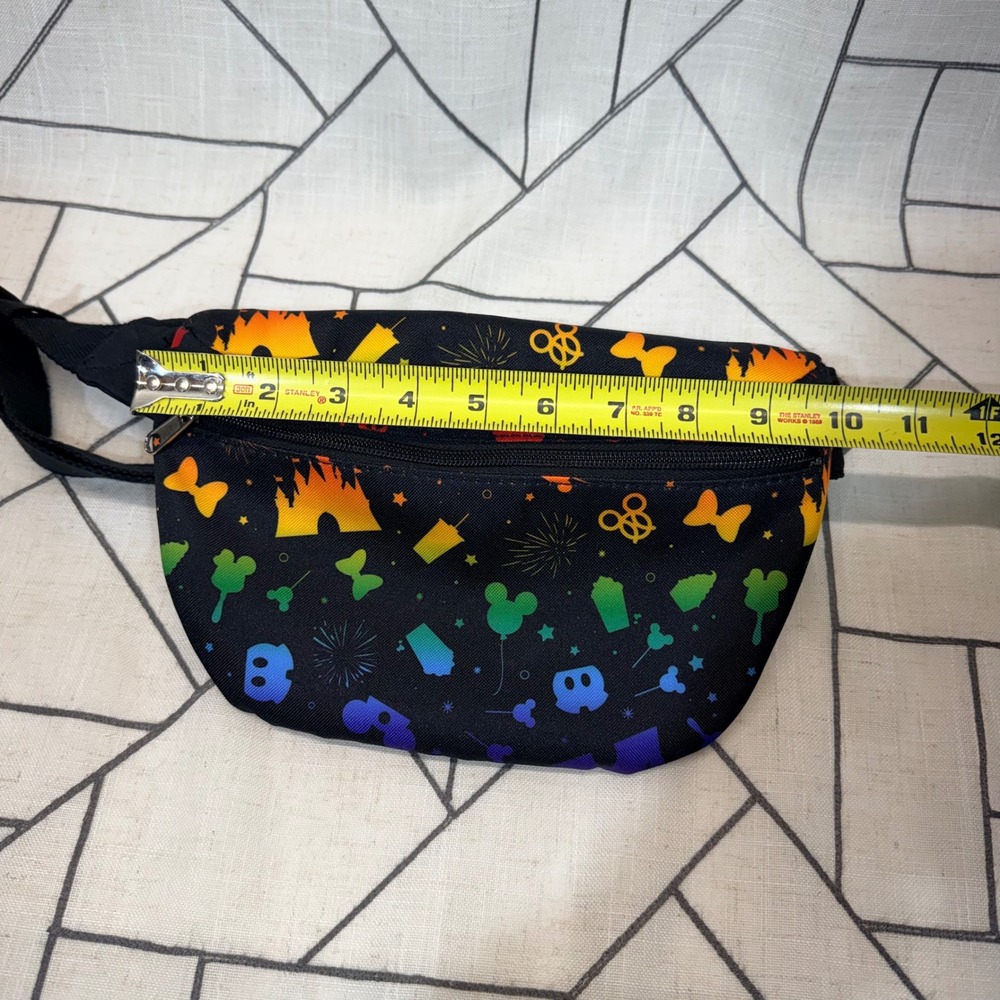 Disney Fanny Pack OS Black Rainbow Park Snacks Castle Adjustable Waist Bag - Picture 5 of 9
